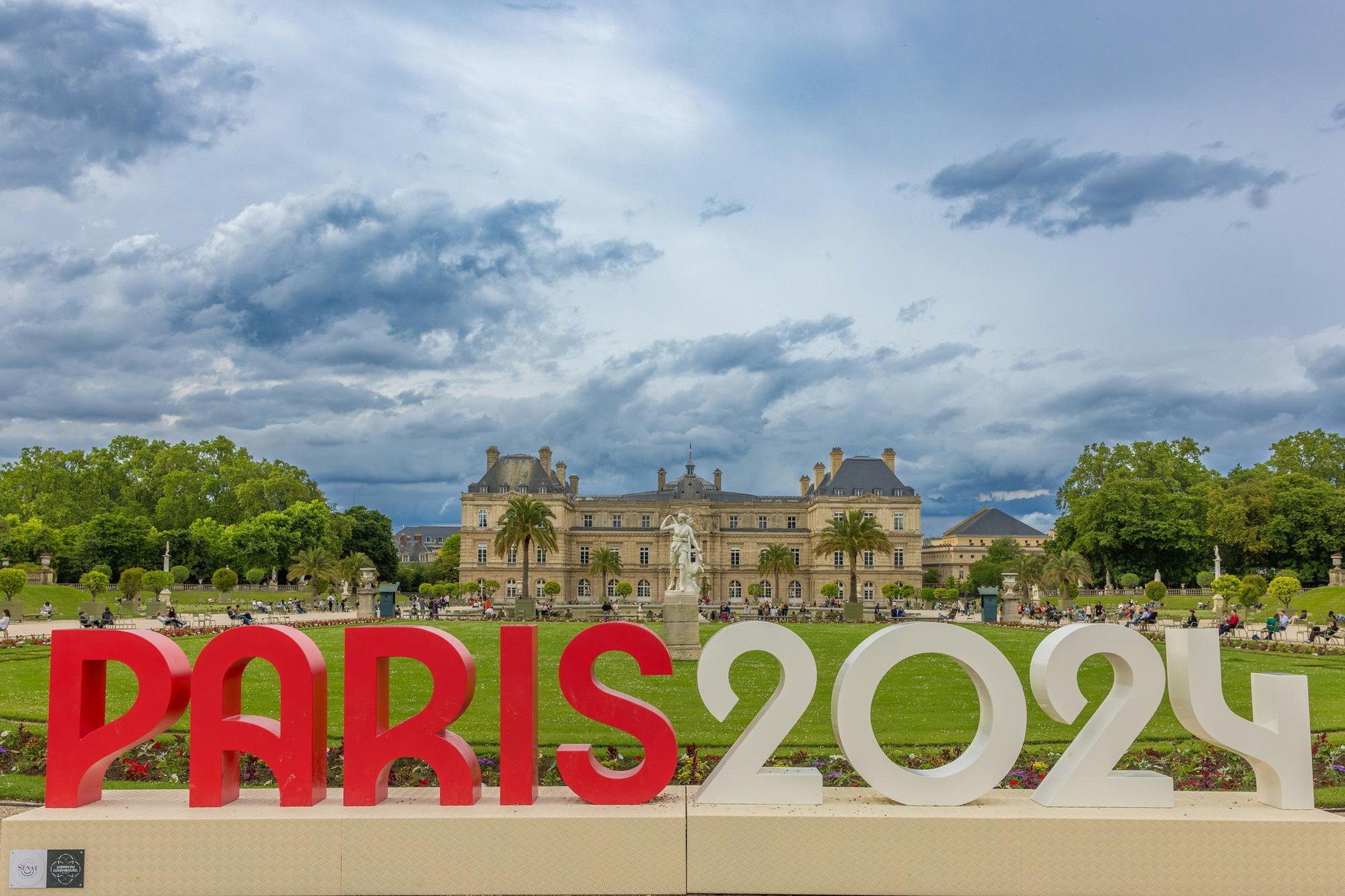 Lau arabar, Parisko jokoetan