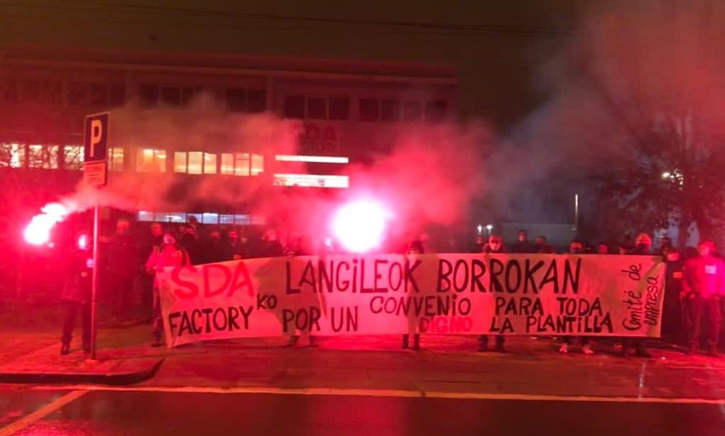 Greba SDA Factoryn, hitzarmenaren alde eta langile berrien diskriminazioaren aurka