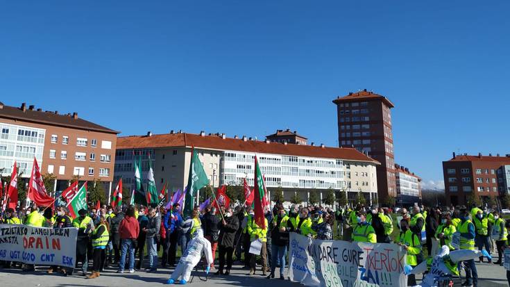 Txertoa jaso ezean, anbulantzietako langileek grebara joko dute martxoaren 5ean