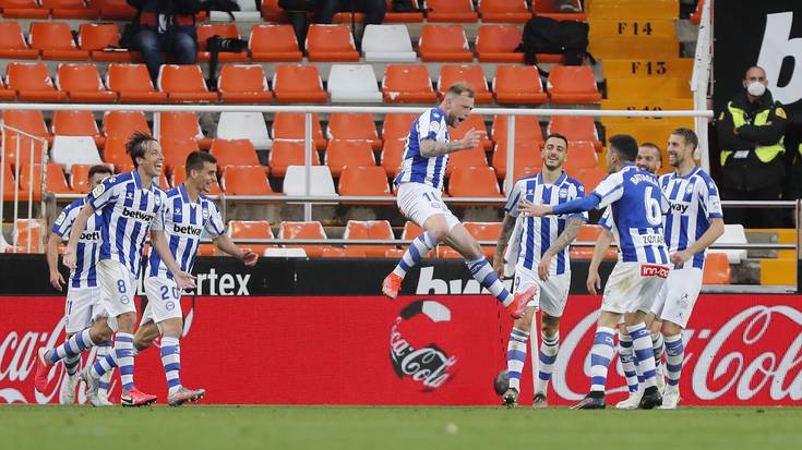 Alavesek bide onean segitzen du