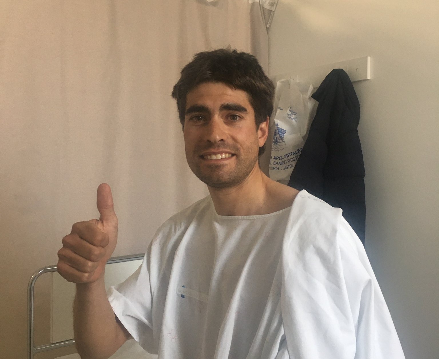 Mikel Landa eta beste txirrindulari bat kotxearekin harrapatu ditu gidari batek