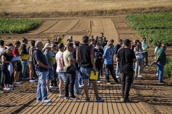 Droneak nekazaritzan erabiltzeko probak egin dituzte Iturrietan