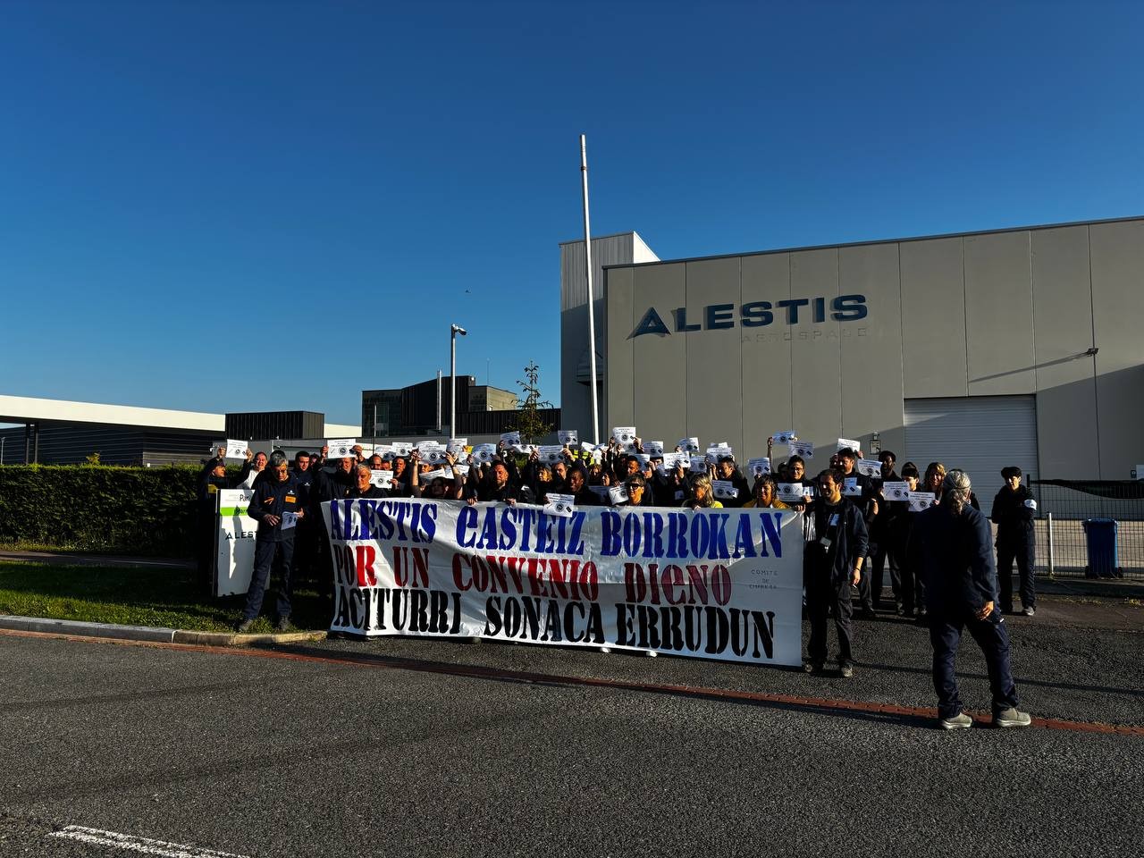 Alestiseko langileek lanuzteak hasi dituzte "hitzarmenaren blokeoa" salatzeko