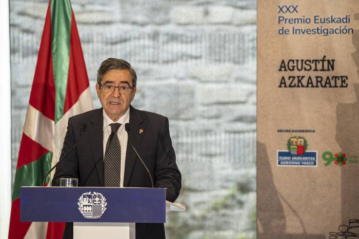 Eztabaida zientifikoen erabilpenaz ohartarazi du Azkaratek