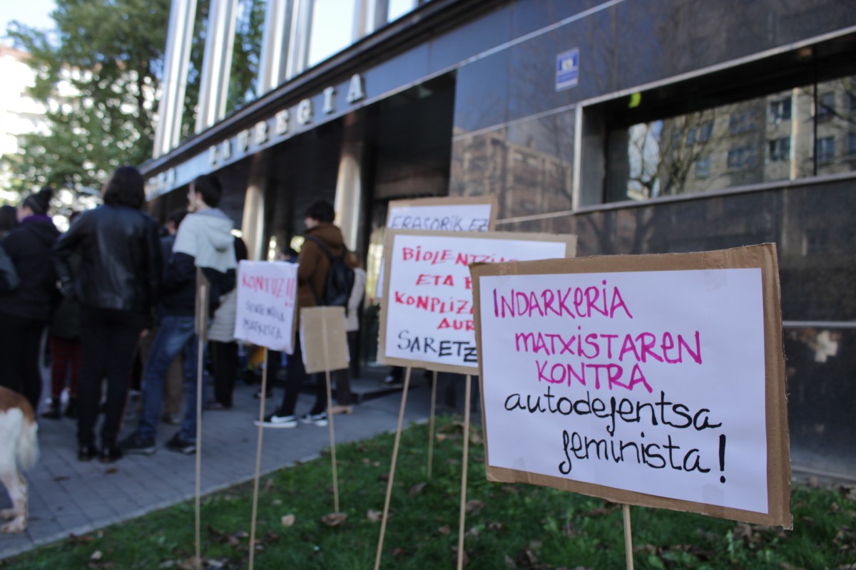 Gizon bat atxilotu dute bikotekidea kolpatzeagatik