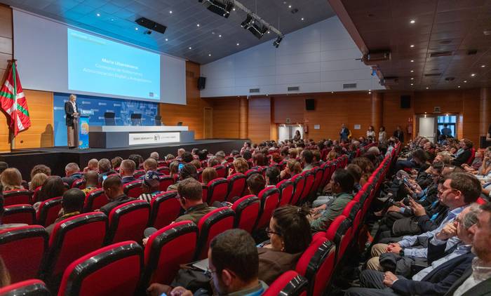 Botere guneetan, gardentasun bila