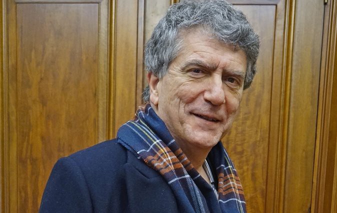 Roberto Gonzalez de Viñaspre euskaltzain oso izendatu dute