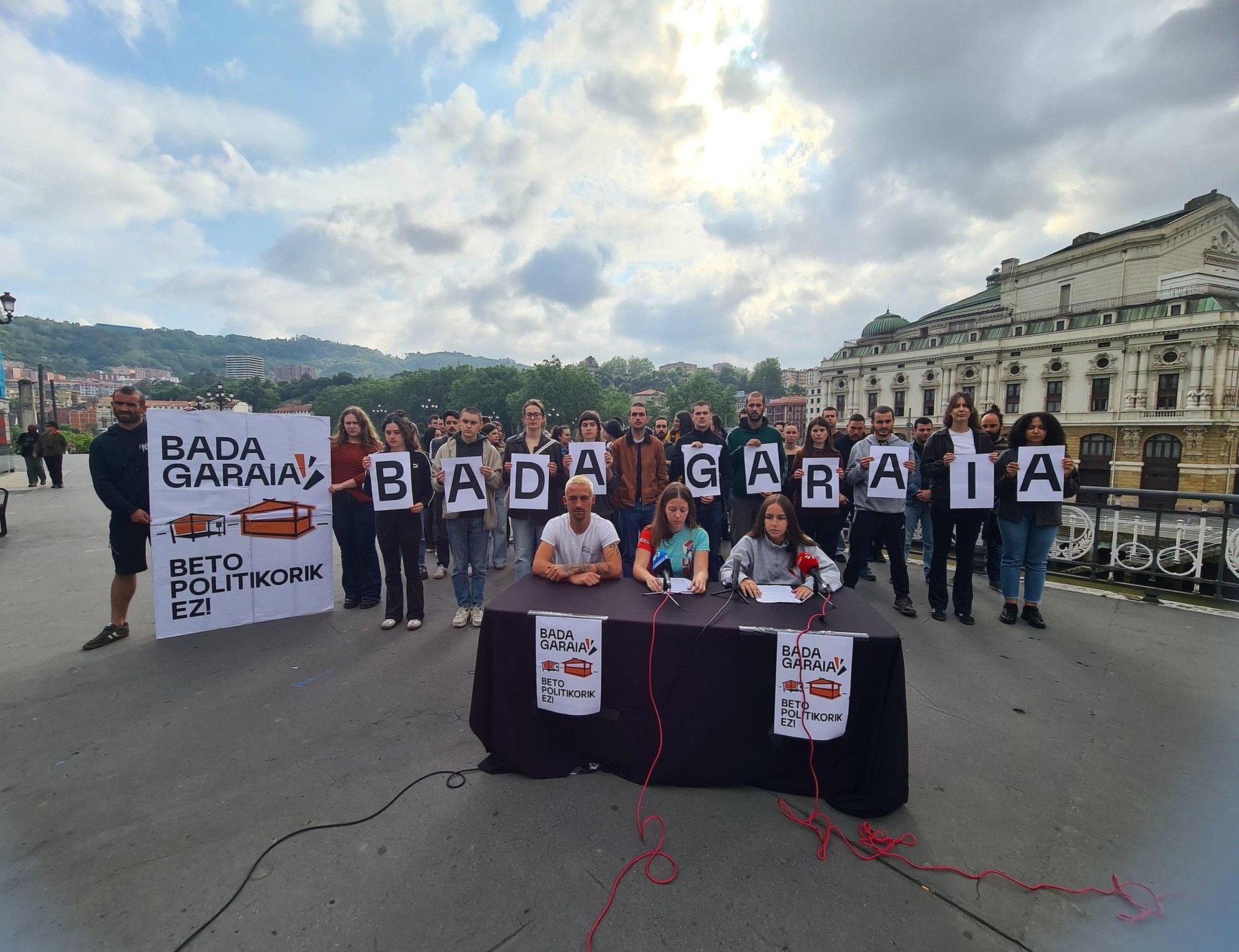 Txosnetan parte hartzea berriz ukatu dietela salatu dute Gasteizko GKS eta Etxebizitza Sindikatuak