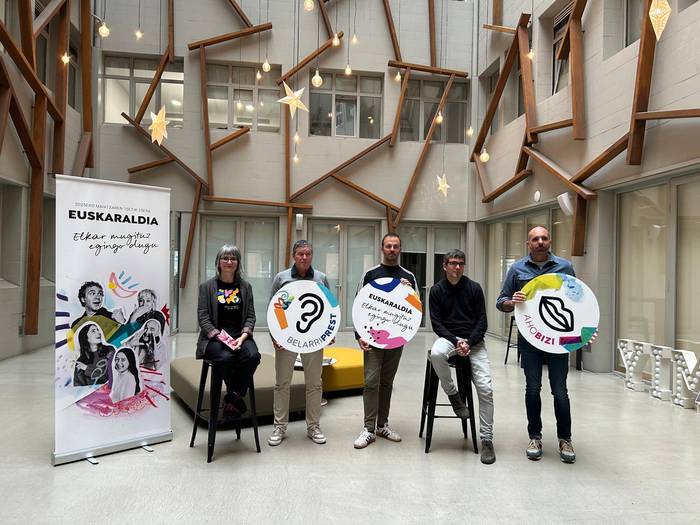 Euskaltzaleak, "harro" egoteko moduan