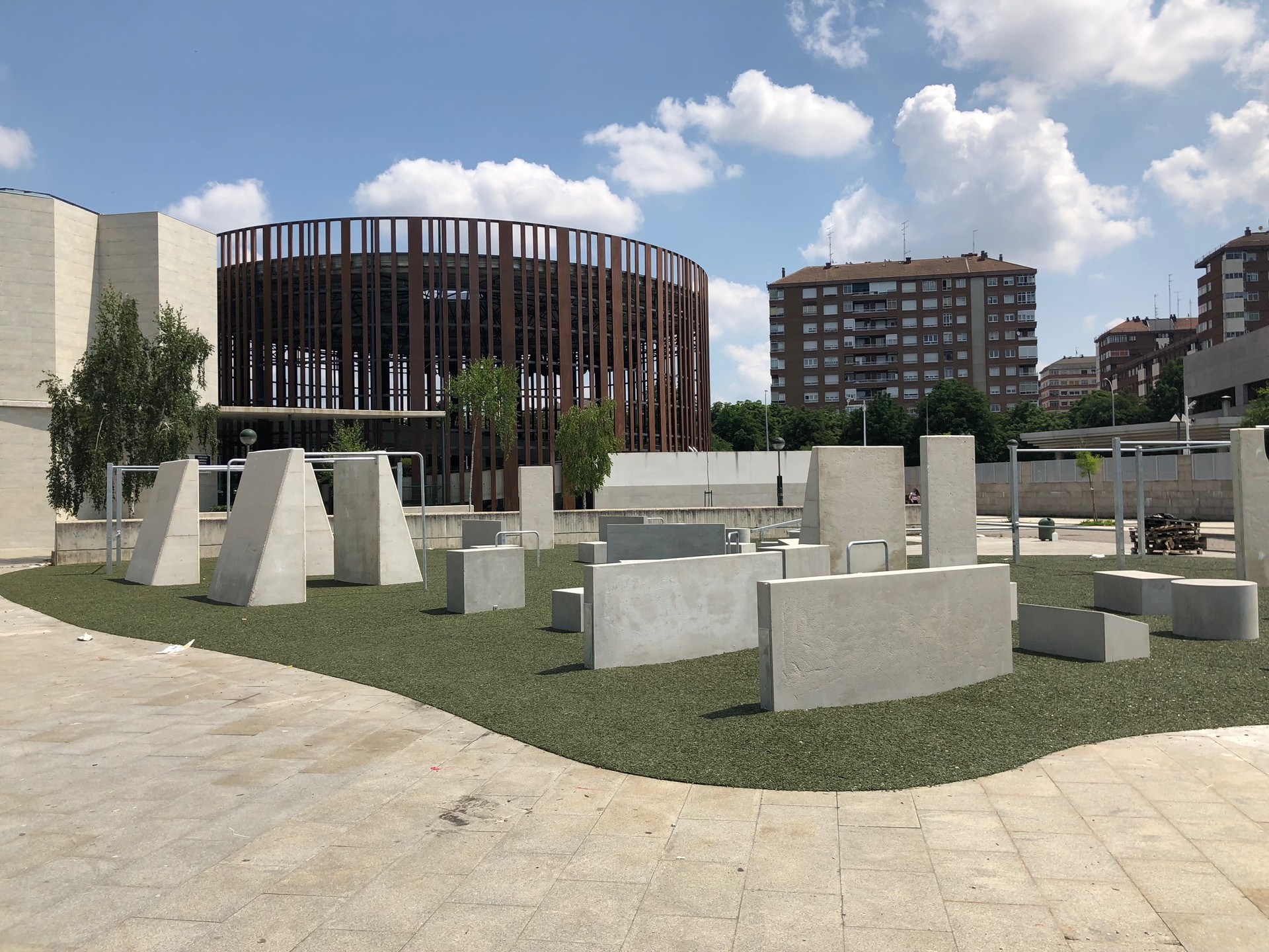 Parkour pista egokitu dute Lakuako kirol-instalazio berrian