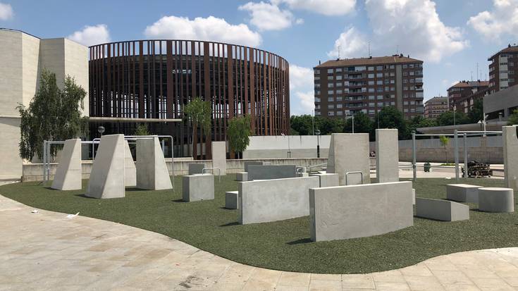 Parkour pista egokitu dute Lakuako kirol-instalazio berrian