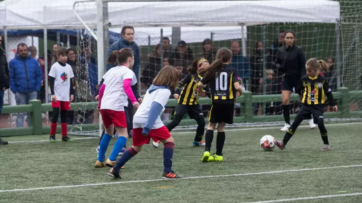 Vital Fundazioak neskentzako kirol eskola magistralak jarriko ditu abian berriro