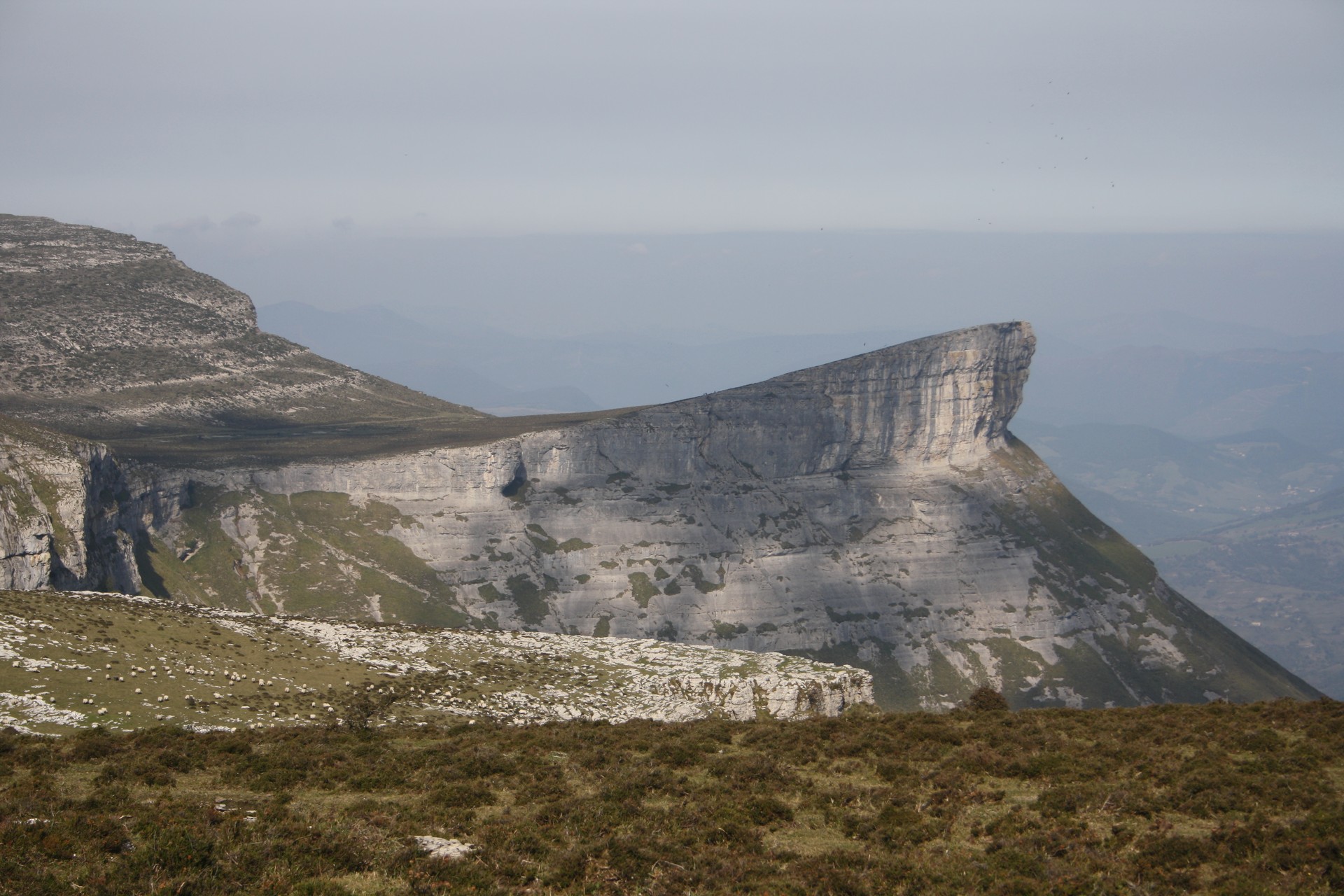 Mendizale bat hil da Gorobel mendilerroan, gaueko martxa batean