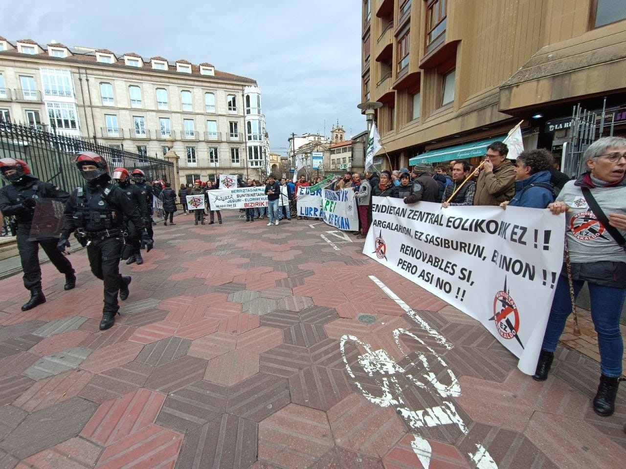 Trantsizio Energetikoaren eta Klima Aldaketaren Legearen aurka mobilizatu dira