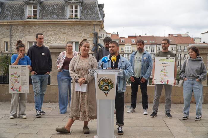 Ospakizunez harago, euskararentzako babesa eskatu dute