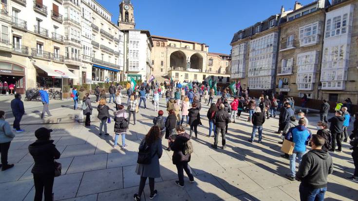 Zaintza profesionalizatua publikoa izan behar dela aldarrikatu du ELAk