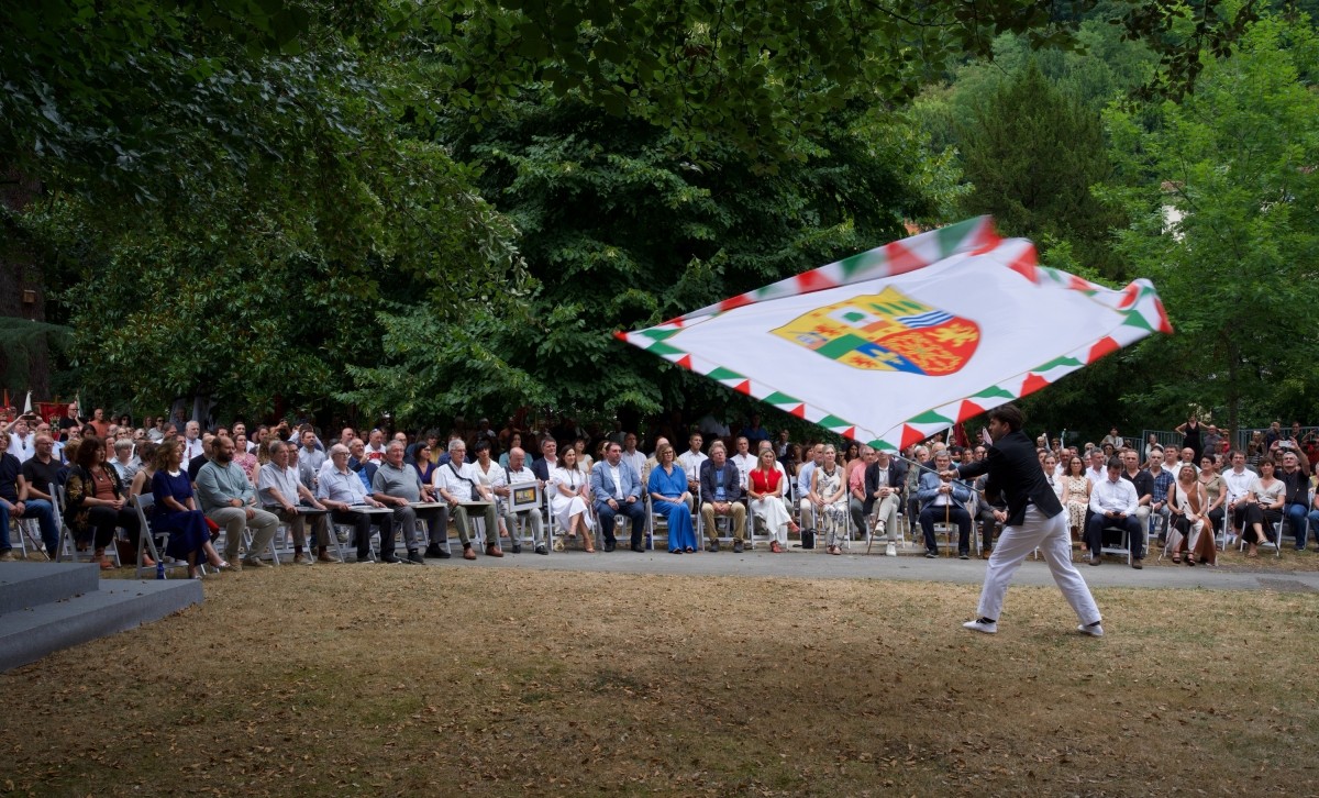 Burujabetza eske elkartu dira Bergaran