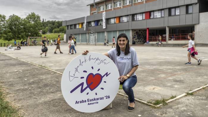 "Euskal herritar osoak hezten ari gara Aresketan"
