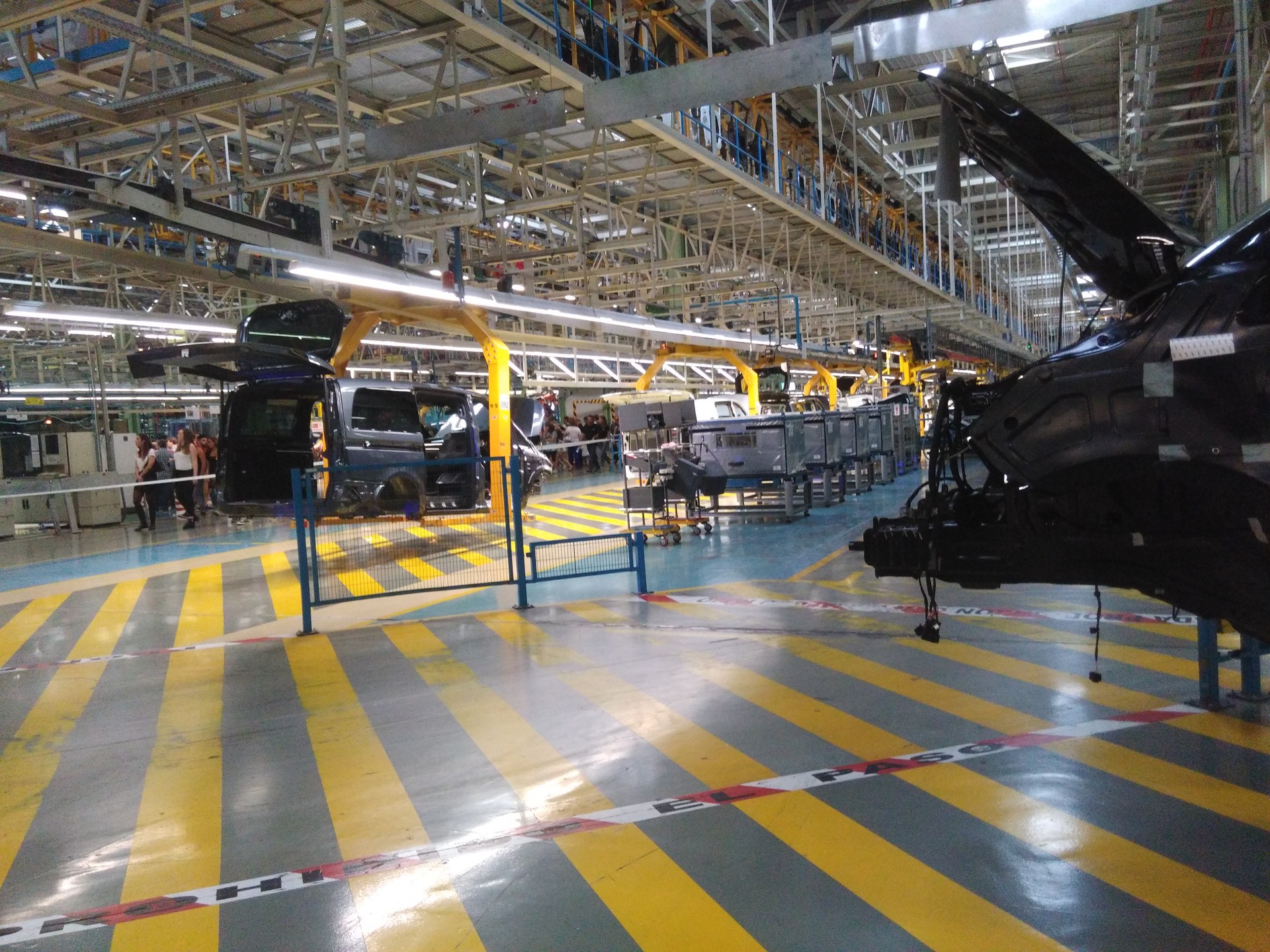 Produkzioa murrizteko, hiru egunez geldituko dute Mercedes