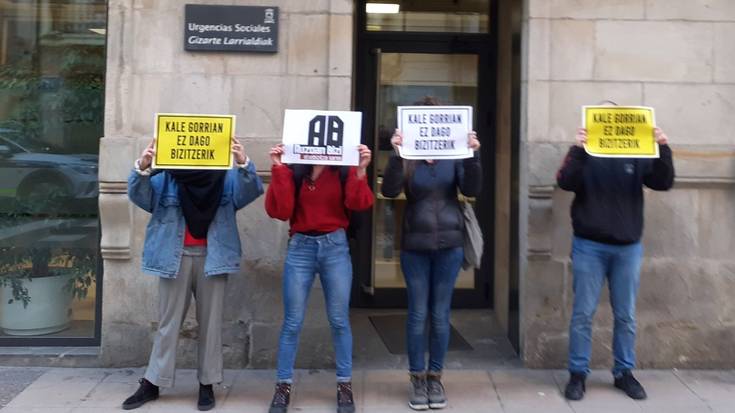 Gizarte Larrialdietako bulegoetan mobilizatuko dira bizilagun bat kalean gera ez dadin