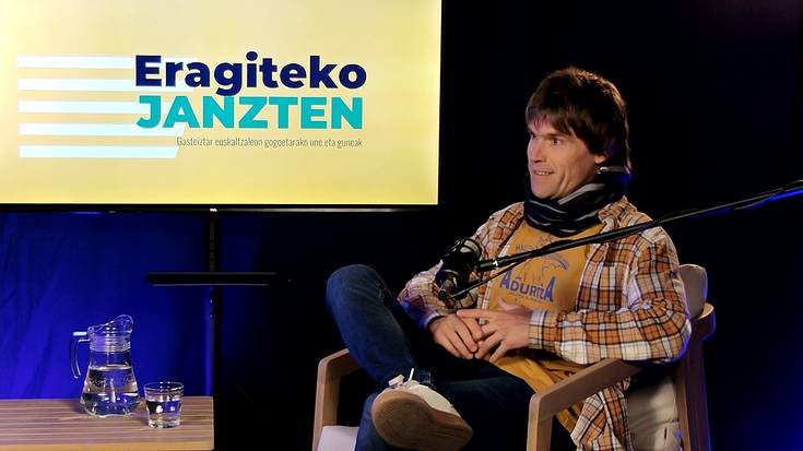 "Euskaltzaleen seme-alabek ere baztertzen dute euskara DBHn, eta batxilergoan berreskuratu"