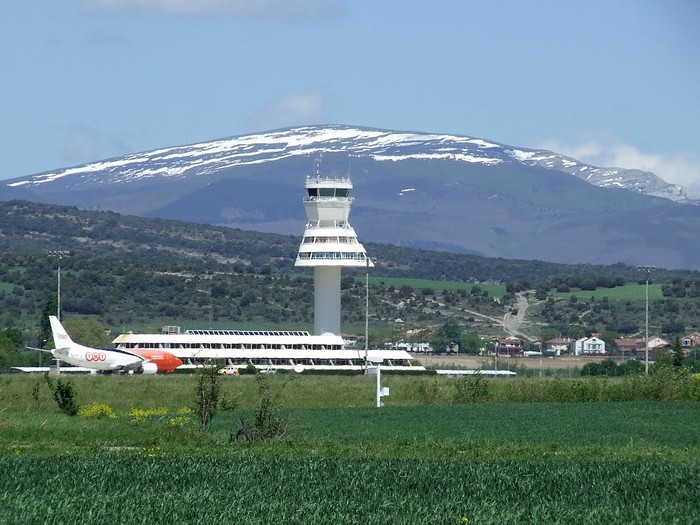 Foronda 24 orduz irekitzeko prest azaldu da AENA