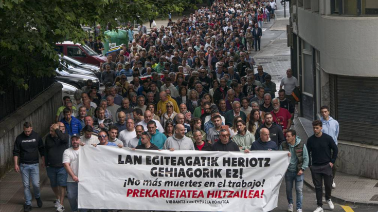 Ehunka lagunek salatu dute Laudion Vibrantz fabrikako lan heriotza