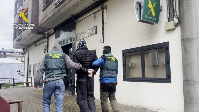 Amurrion gizon bat atxilotu dute sareetan hildako guardia zibilak "iraintzeagatik"