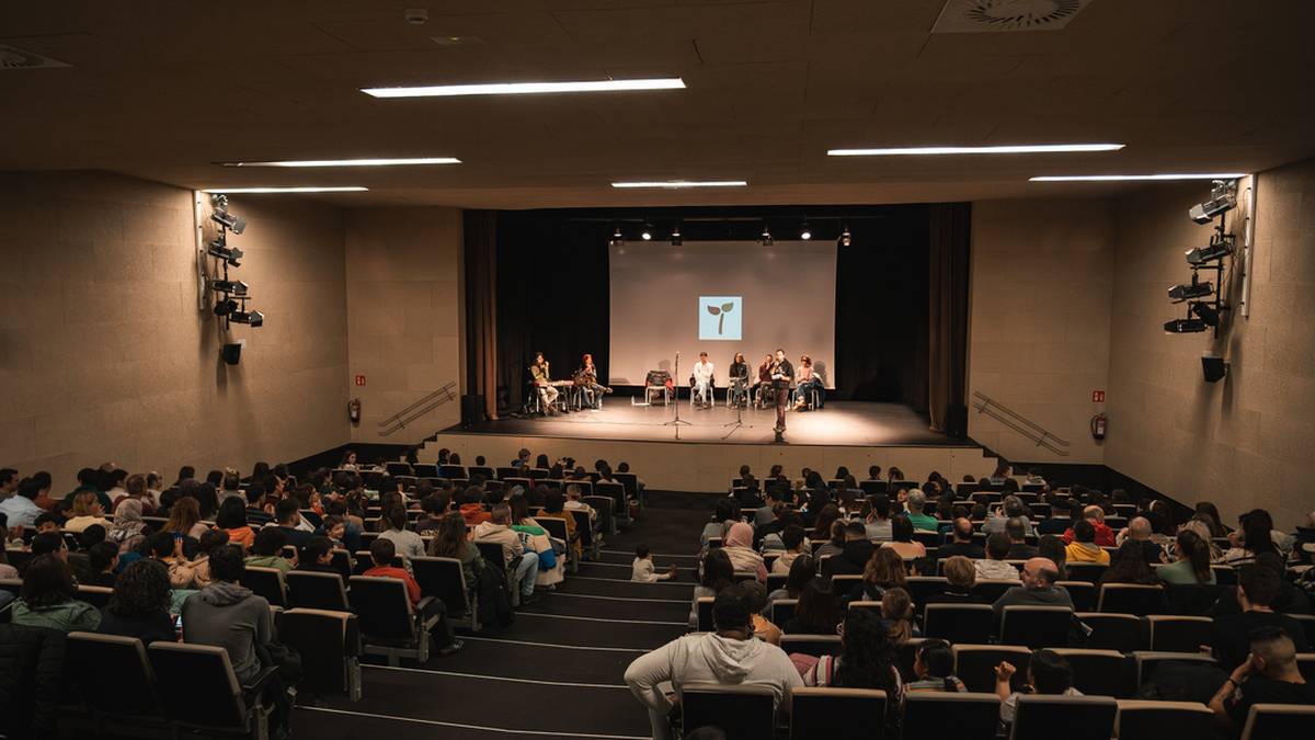 Lepo bete da aurten ere Zabalganeko gizarte etxea umez eta bertsoz