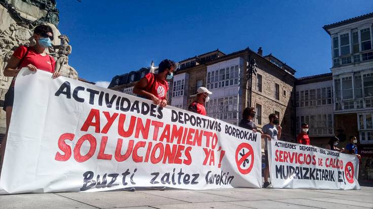 Arabako kirol jardueretako langileek greba mugagabea hasi dute