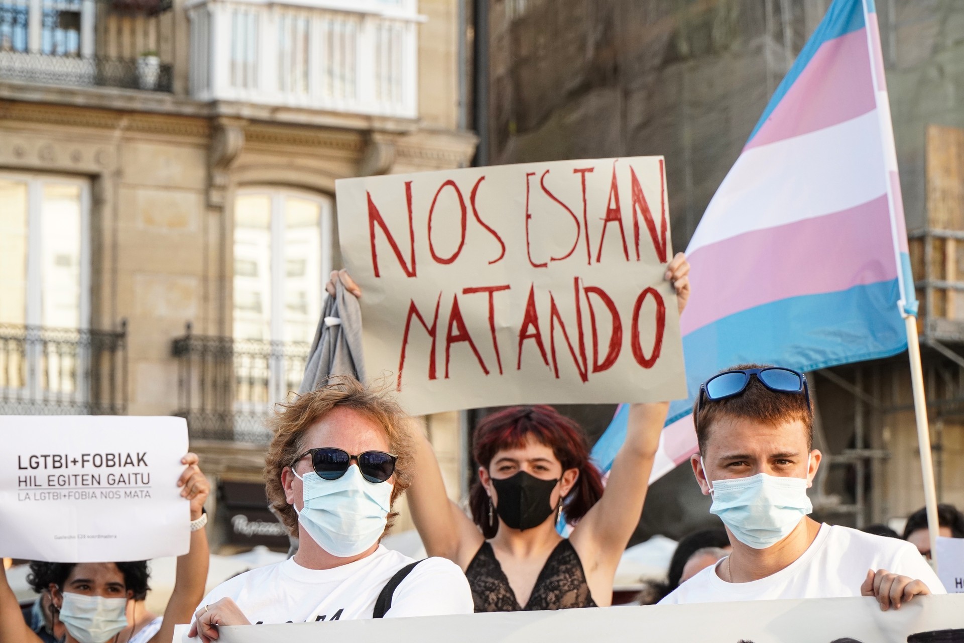 Emakume trans bat fisikoki erasotu dute Gasteizen, "marikoi zikina" oihukatuz