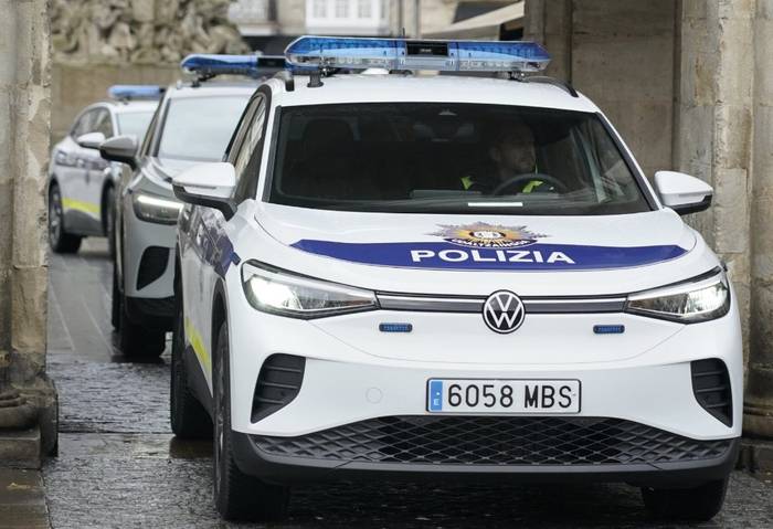 Zergatik pasatzen da Polizia nire etxe azpitik?