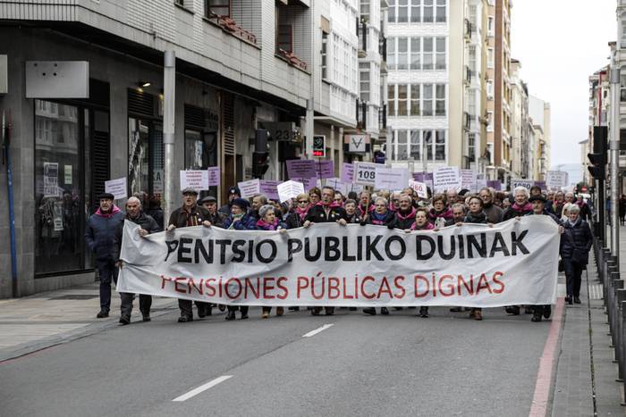 Arabako pentsiodunek egoitza guztien esku-hartze publikoa eskatu dute