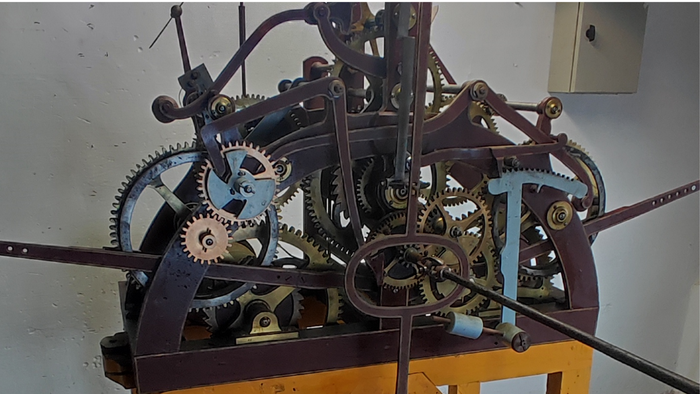 San Migel dorreko erlojuaren makineria ikusgai astelehenera arte