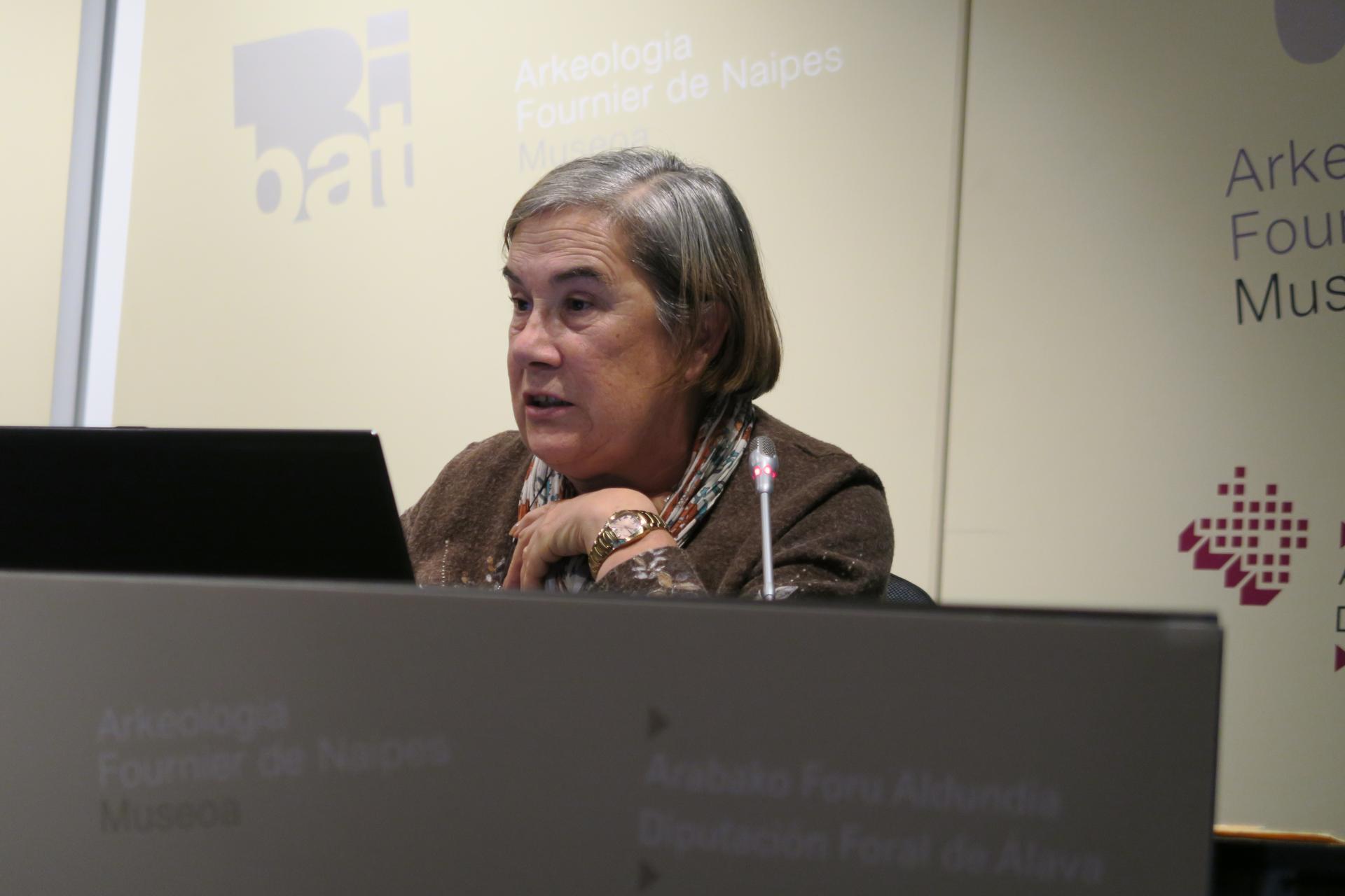 Paquita Saenz de Urturiren ibilbidea saritu du Arkeologiarako Arabar Institutuak