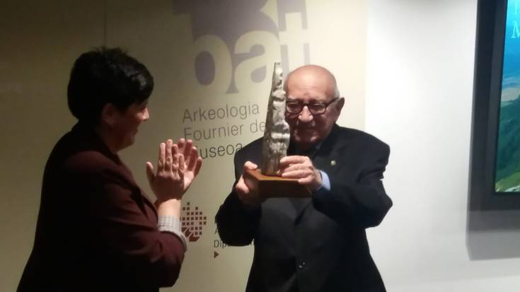 Jose Ignacio Vegas Aranburu arkeologoa hil da