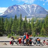 'Familia bat bizikletan Estatu Batuetan'