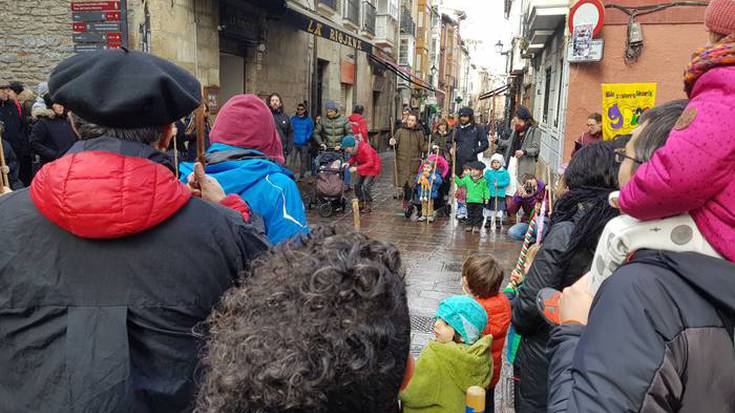 Prest da Gasteizen Santa Ageda, 35 abesbatzarekin