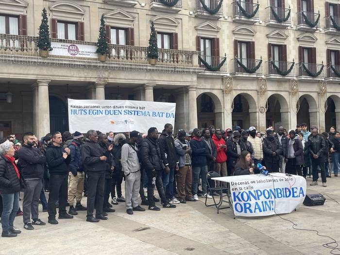 Gasteizen asiloa eskatzeko zain dauden maliarretako batzuk harrera baliabideetara bideratuko dituzte