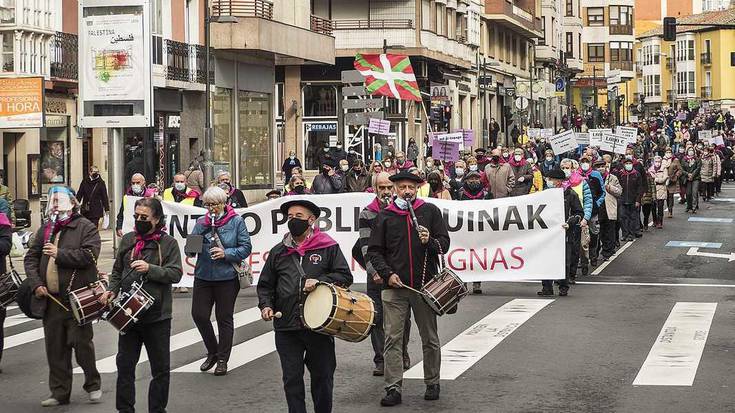 Pentsiodunek kaleak hartu dituzte pentsio publiko duinen alde