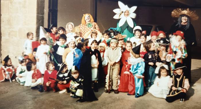 Arrastoa, ikastolatik kanpora