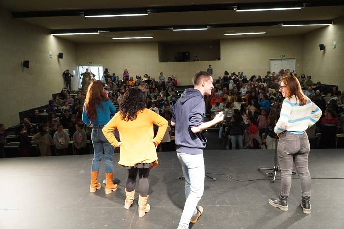 Lau bertsolari arabar izango dira ALEA bideo-kopla lehiaketaren sari banaketan