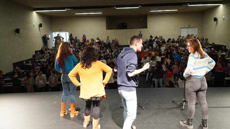 Lau bertsolari arabar izango dira ALEA bideo-kopla lehiaketaren sari banaketan