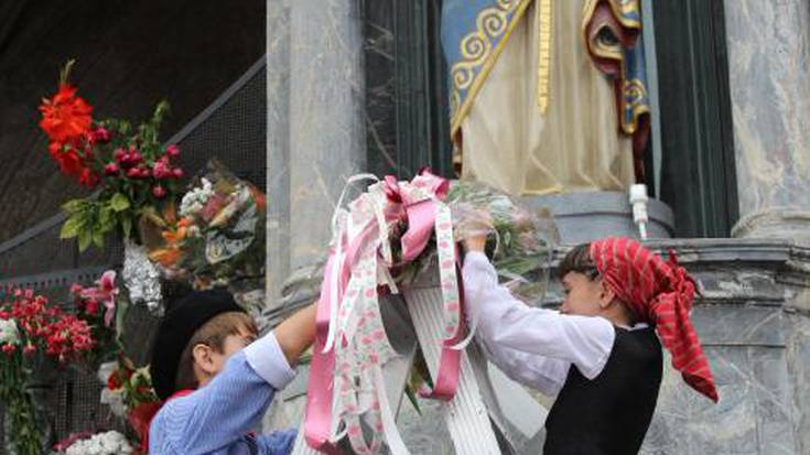 Zeledon eta Neska Txikiren eguna iruditan