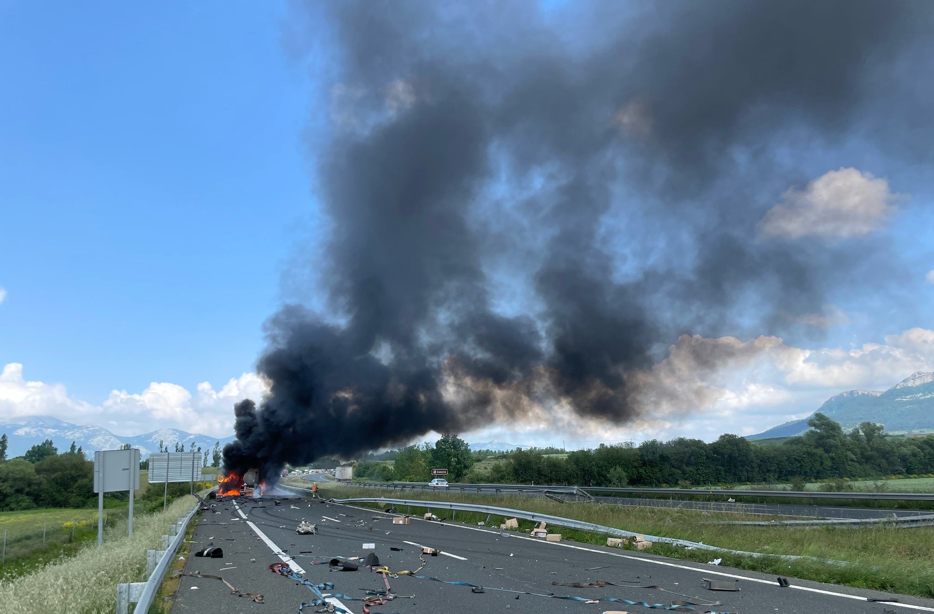 Garraiolari bat hil da Agurainen, A-1 errepidean izandako istripu larrian