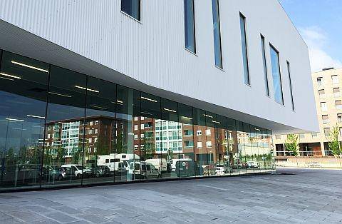 Salburua gizarte etxea eraiki zuen enpresaren aurka txosten zigortzaileak abiarazi ditu Udalak