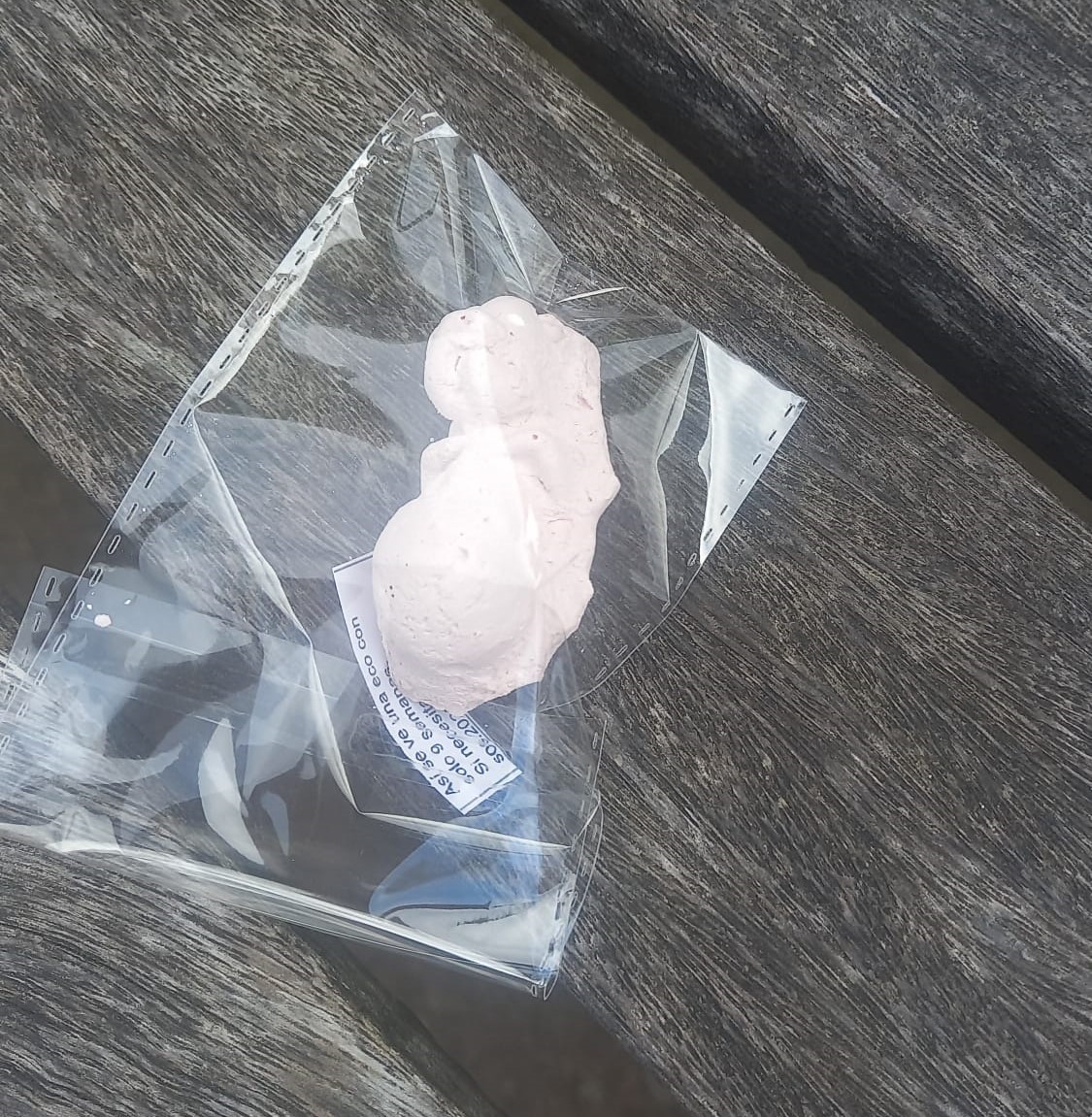 Fetuen panpinak banatu dituzte Zabalgana auzoko hainbat txokotan