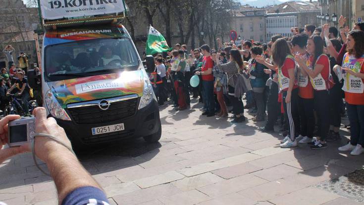 [BIDEOA eta ARGAZKI BILDUMA] Korrika 2015 Gasteiz