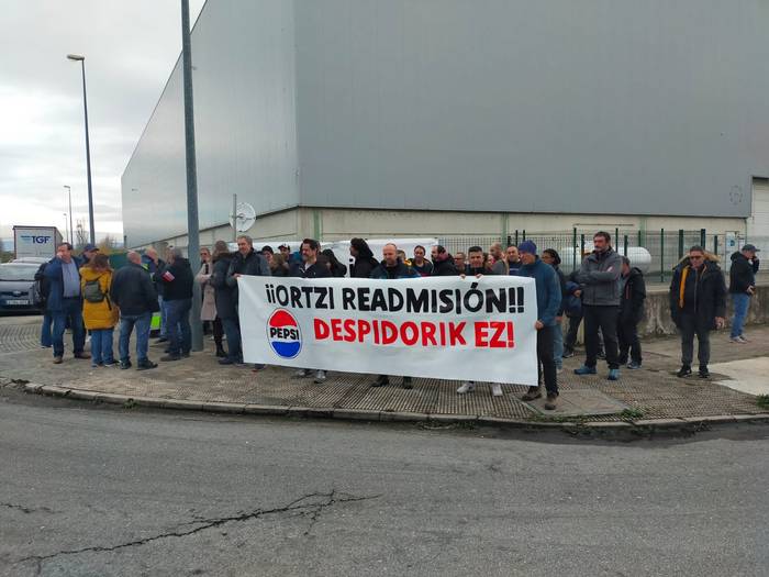 Kaleratutako lankidea itzultzea eskatuz protesta egin dute Pepsiko langileek