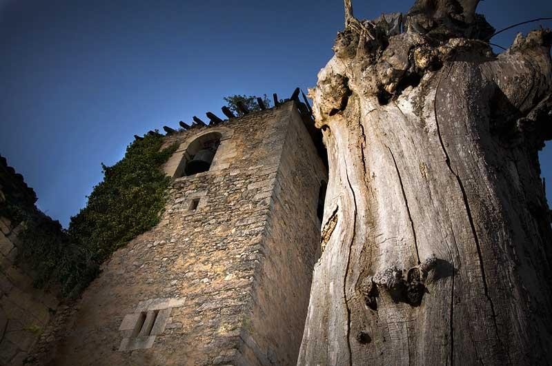 Hondatutako monumentuen zerrenda gorrian sartu dute Sasetako eliza